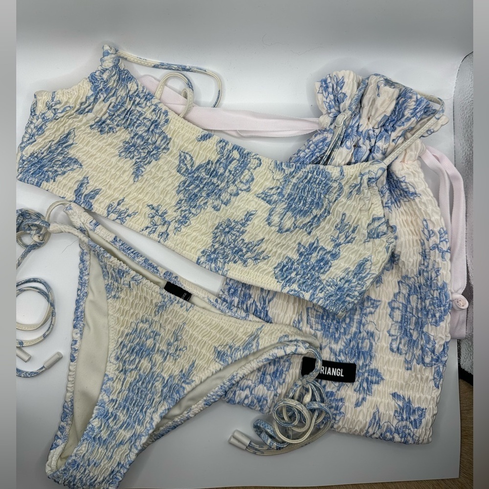 TRIANGL Indigo Vinca bikini set baby blue and white floral xs - Picture 2 of 5